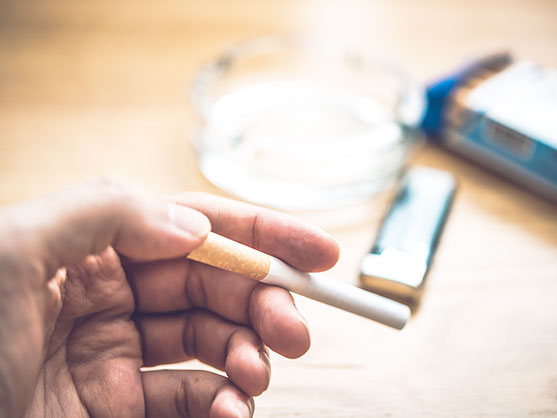「タバコは日々のストレスを増やす？喫煙がもたらす悪影響とは」のアイキャッチ画像
