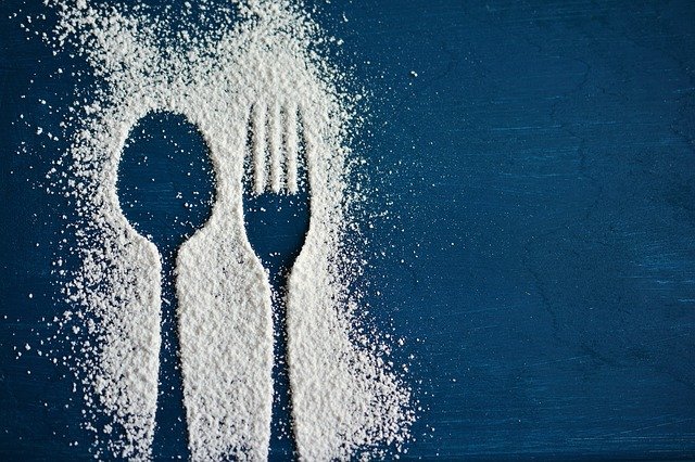 「人工甘味料のデメリットとは？糖質オフの食品に潜む「甘い罠」」のアイキャッチ画像